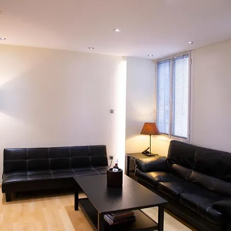 Location, 6 Ermou Street, Syntagma Square * Athens