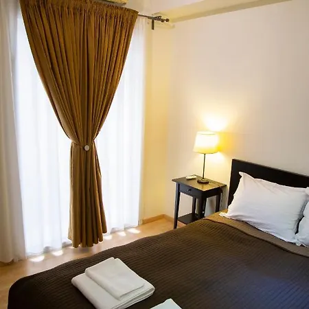 Location, 6 Ermou Street, Syntagma Square *