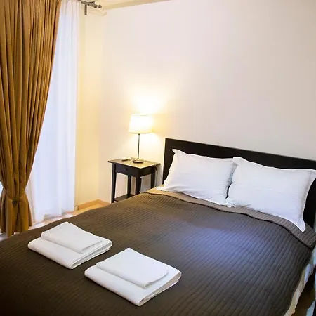 Location, 6 Ermou Street, Syntagma Square *